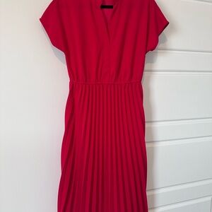 Elegant Red Pleated Dress